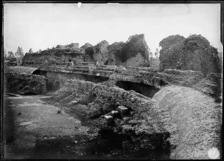 Foto di Anfiteatro - POP Plateforme Ouverte du Patrimoine / Base Mérimée - © Ministère de la Culture (France), Médiathèque du patrimoine et de la photographie, diffusion RMN-GP