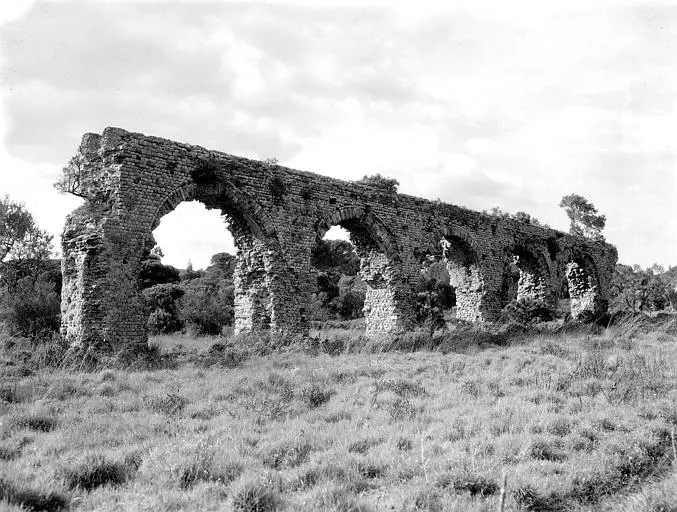 Foto di Antico acquedotto (resti del) - POP Plateforme Ouverte du Patrimoine / Base Mérimée - © Ministère de la Culture (France), Médiathèque du patrimoine et de la photographie, diffusion RMN-GP