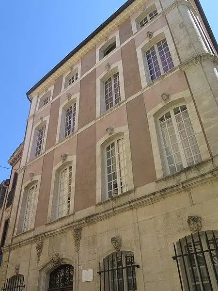 Foto di Hotel des Quatre-Saisons - Juliofsanguino - © Creative Commons (https://creativecommons.org/licenses/by-sa/4.0/deed.fr)