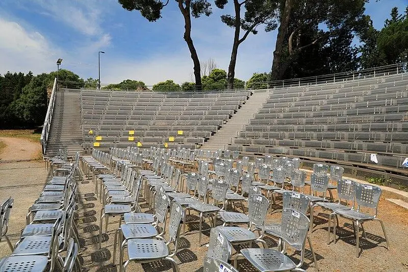 Foto di Teatro romano (resti del vecchio) - Céréales Killer - © Creative Commons (https://creativecommons.org/licenses/by-sa/4.0/deed.fr)