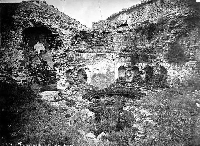 Foto de Antiguos baños térmicos (restos) - Sous licence Creative Commons (https://creativecommons.org/licenses/by-sa/4.0/deed.fr) - Par Gzen92Bot - © Creative Commons (https://creativecommons.org/licenses/by-sa/4.0/deed.fr)