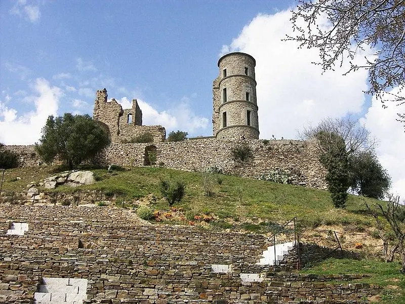 Foto von Überreste der Burg - Edmond Mersch (Edemar/Mared/de.wikipedia) - © Creative Commons (https://creativecommons.org/licenses/by-sa/4.0/deed.fr)