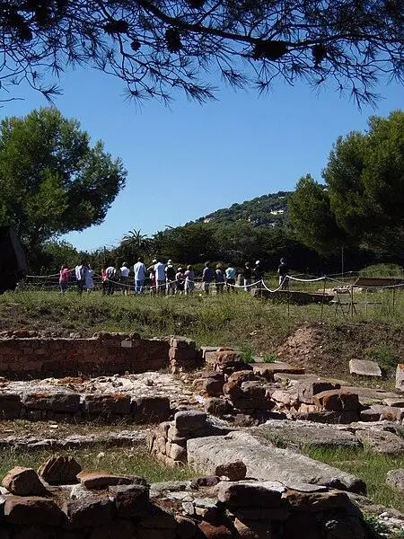 Foto di Città greco-romana di Olbia-Pomponiana - Hyerestourisme - © Creative Commons (https://creativecommons.org/licenses/by-sa/4.0/deed.fr)