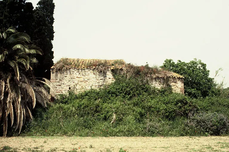 Foto de Iglesia Saint-Pierre-de-L'Almanarre y fragmentos de murallas vecinas - POP Plateforme Ouverte du Patrimoine / Base Mérimée - © Monuments historiques