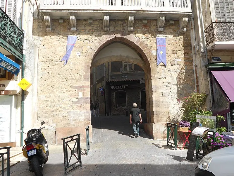 Picture of Fenouillet door - Jyfrite - © Creative Commons (https://creativecommons.org/licenses/by-sa/4.0/deed.fr)