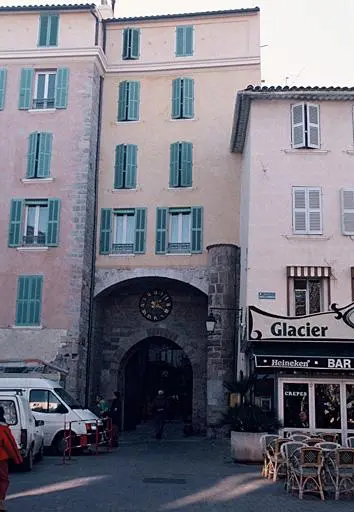 Foto di Rade Porte o Massillon Poter - POP Plateforme Ouverte du Patrimoine / Base Mérimée - © Monuments historiques