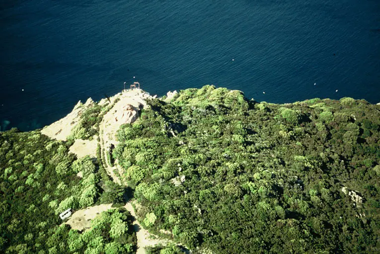 Picture of Mèdes battery (old) - POP Plateforme Ouverte du Patrimoine / Base Mérimée - © Monuments historiques