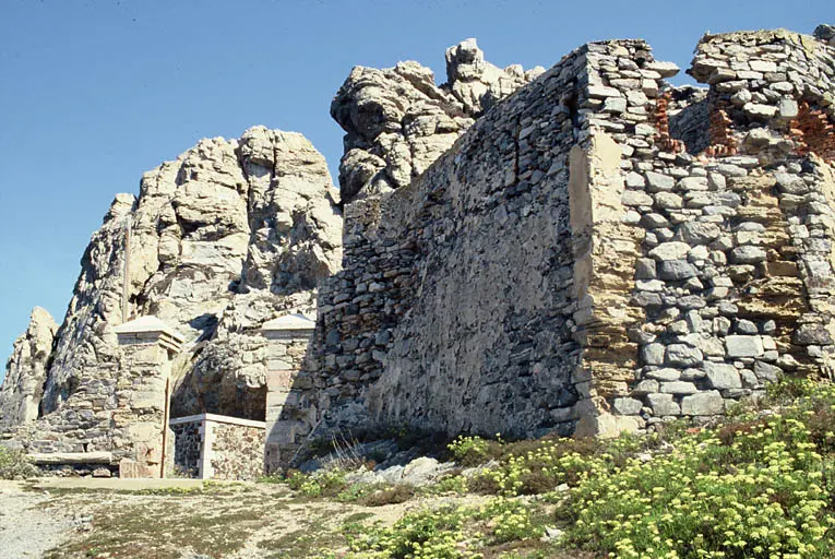 Picture of Mèdes battery (old) - POP Plateforme Ouverte du Patrimoine / Base Mérimée - © Monuments historiques