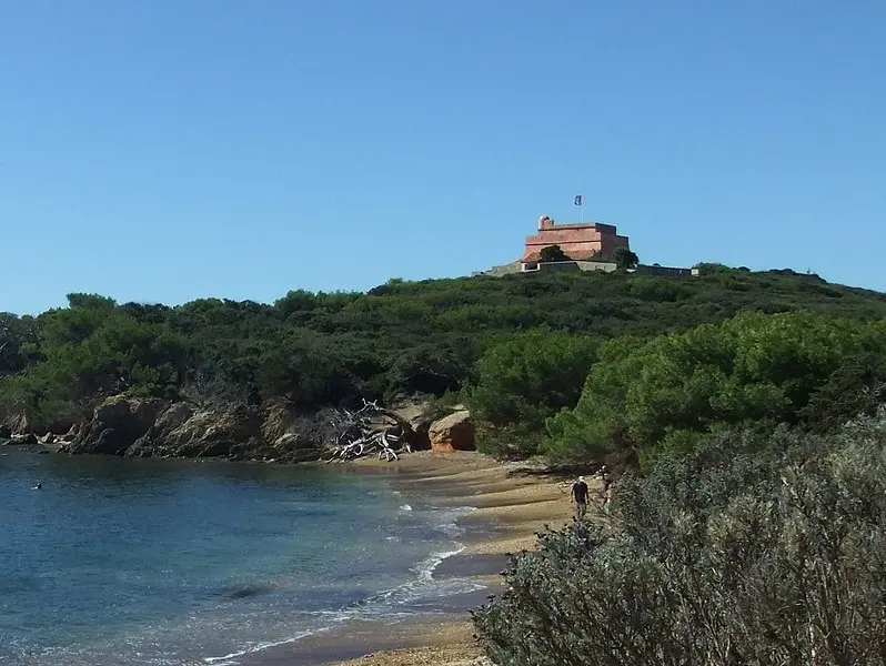 Foto di Forte del Grand Langoustier - Gnrc - © Creative Commons (https://creativecommons.org/licenses/by-sa/4.0/deed.fr)