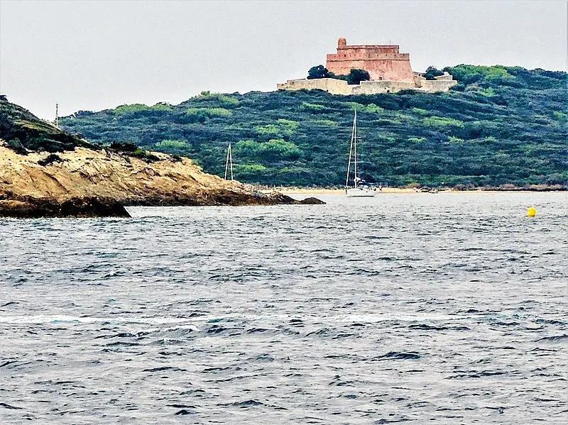 Foto di Forte del Grand Langoustier - Espirat - © Creative Commons (https://creativecommons.org/licenses/by-sa/4.0/deed.fr)