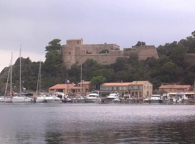 Foto di Château Dit Fort du Moulin - Technob105 - © Creative Commons (https://creativecommons.org/licenses/by-sa/4.0/deed.fr)