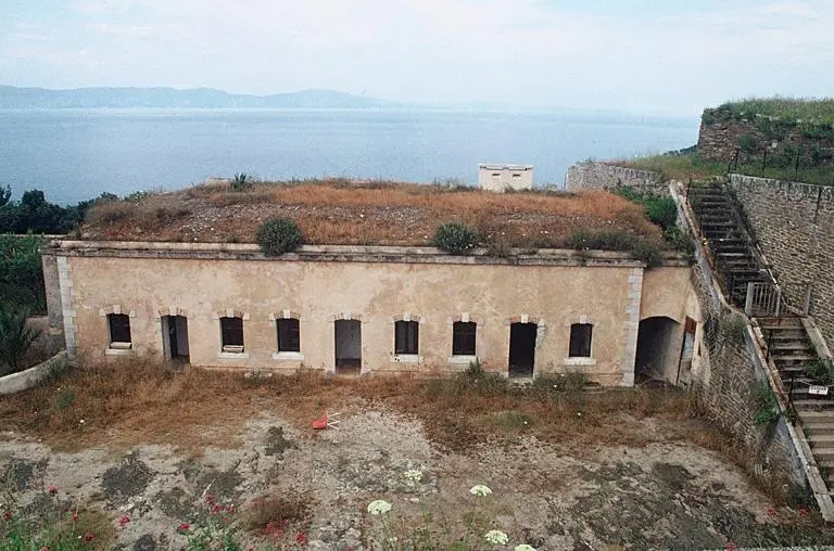 Foto di Forte dall'eminenza - POP Plateforme Ouverte du Patrimoine / Base Mérimée - © Monuments historiques