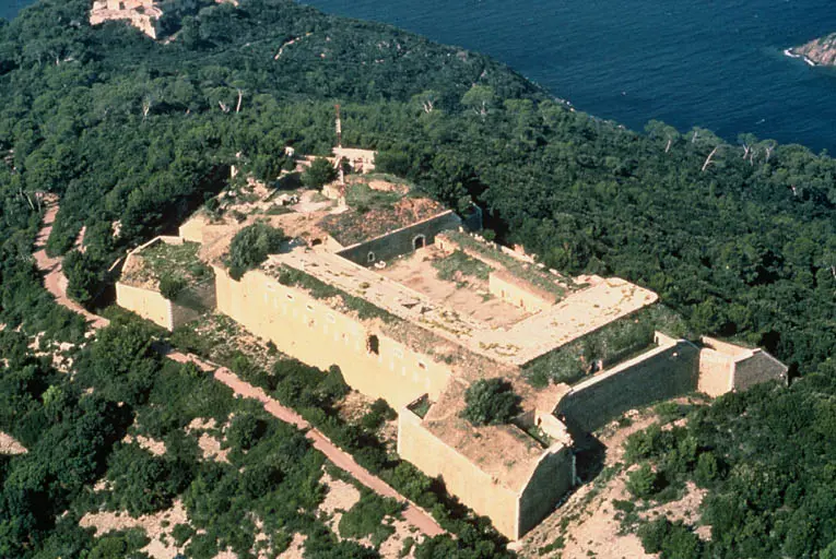 Foto di Forte dall'eminenza - POP Plateforme Ouverte du Patrimoine / Base Mérimée - © Monuments historiques