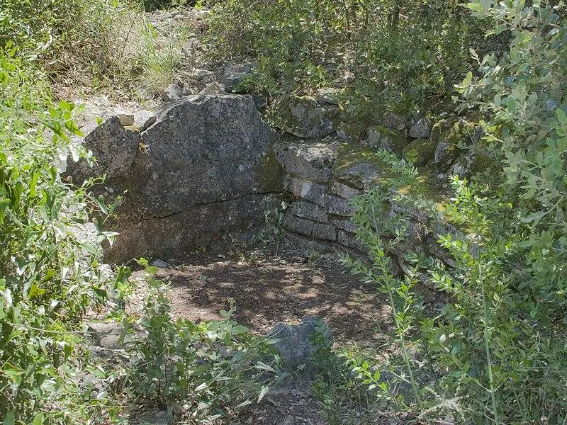 Foto di Dolmen di murari - Philippe Cosentino - © Creative Commons (https://creativecommons.org/licenses/by-sa/4.0/deed.fr)