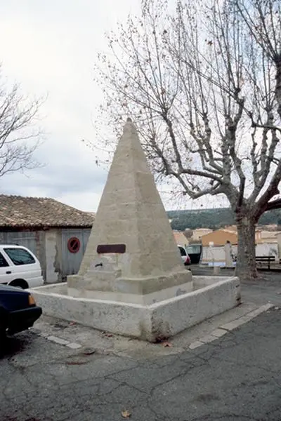 Foto di Fontana (vecchio) - POP Plateforme Ouverte du Patrimoine / Base Mérimée - © Monuments historiques
