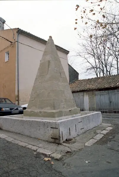 Foto di Fontana (vecchio) - POP Plateforme Ouverte du Patrimoine / Base Mérimée - © Monuments historiques