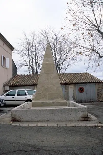 Foto di Fontana (vecchio) - POP Plateforme Ouverte du Patrimoine / Base Mérimée - © Monuments historiques
