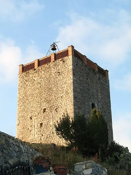 Foto di VILLAGE -Chiamata tour - SombreSanglier - © Creative Commons (https://creativecommons.org/licenses/by-sa/4.0/deed.fr)