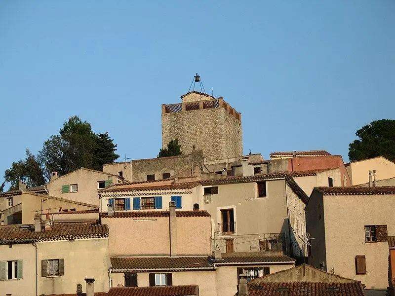 Foto di VILLAGE -Chiamata tour - SombreSanglier - © Creative Commons (https://creativecommons.org/licenses/by-sa/4.0/deed.fr)