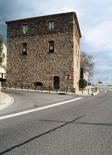 Picture of Square tower - POP Plateforme Ouverte du Patrimoine / Base Mérimée - © Monuments historiques