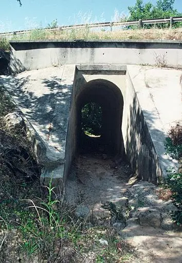 Foto di Ponte romano tra Saint-Maximin e Pourcieux - POP Plateforme Ouverte du Patrimoine / Base Mérimée - © Monuments historiques