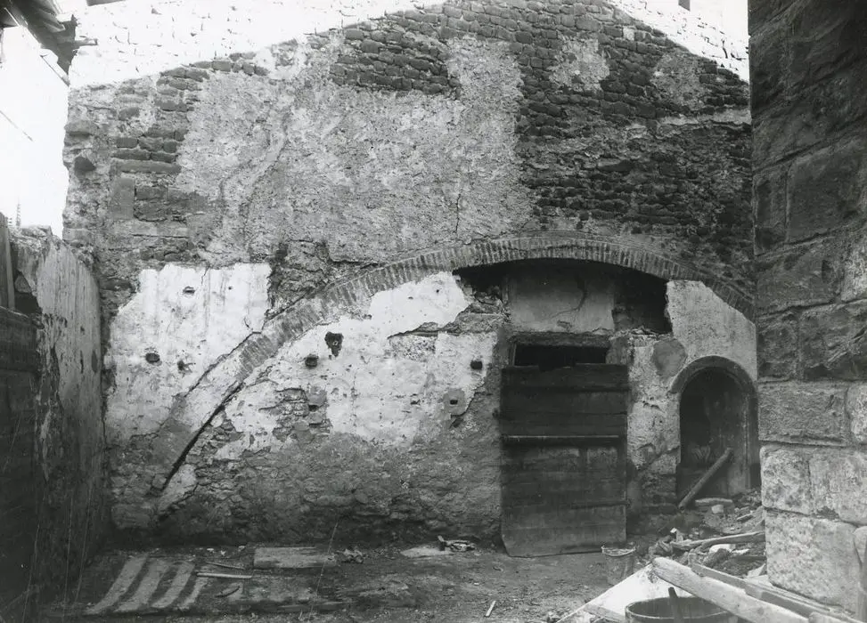 Foto de Edificios alrededor de la antigua iglesia clasificada - POP Plateforme Ouverte du Patrimoine / Base Mérimée - © Ministère de la Culture (France), Médiathèque du patrimoine et de la photographie, tous droits réservés