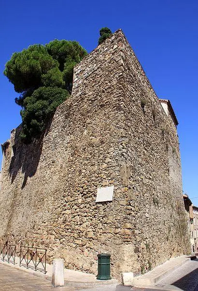 Foto di Jarlier - Martinp1 - © Creative Commons (https://creativecommons.org/licenses/by-sa/4.0/deed.fr)