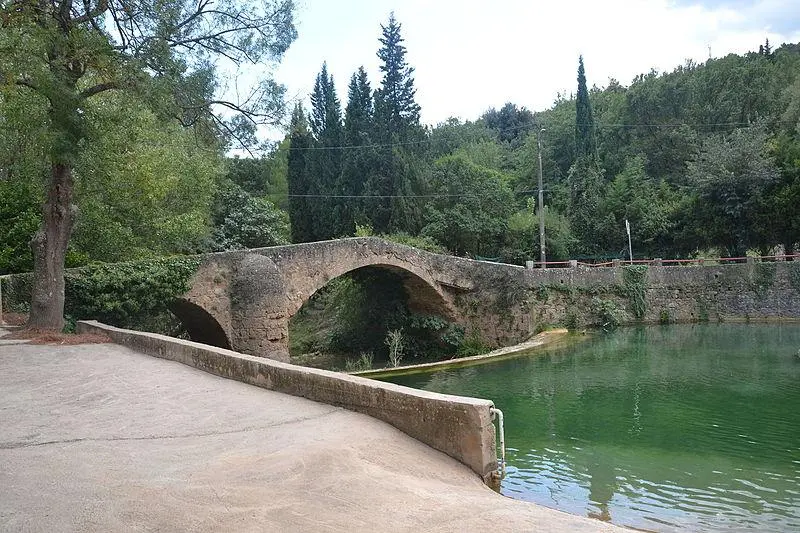 Foto di Pont du Gourgaret Sur La Bresque - Marianne Casamance - © Creative Commons (https://creativecommons.org/licenses/by-sa/4.0/deed.fr)
