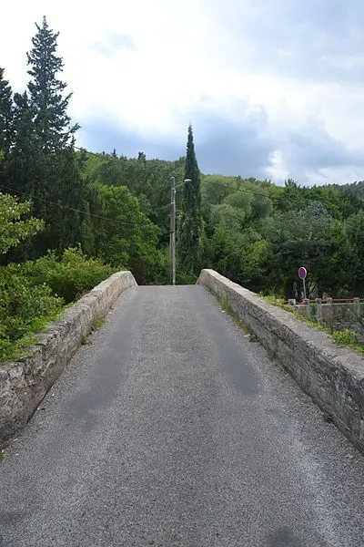 Foto di Pont du Gourgaret Sur La Bresque - Marianne Casamance - © Creative Commons (https://creativecommons.org/licenses/by-sa/4.0/deed.fr)