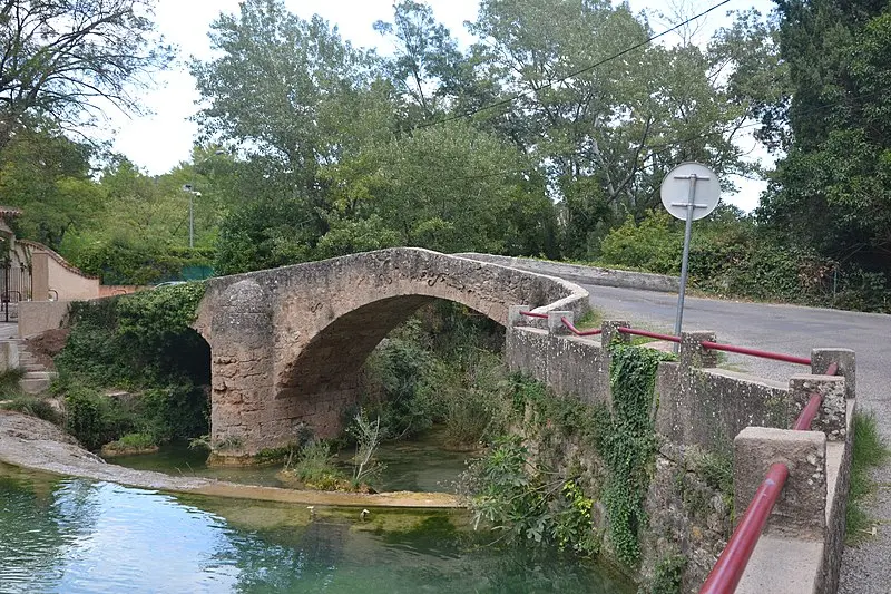 Foto di Pont du Gourgaret Sur La Bresque - Marianne Casamance - © Creative Commons (https://creativecommons.org/licenses/by-sa/4.0/deed.fr)