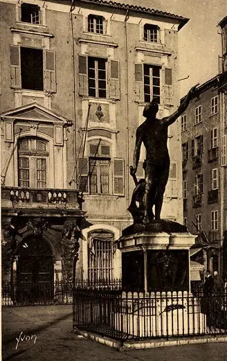Foto von Ehemaliger Rathaus, derzeit Touristenbüro - carte postale - © Creative Commons (https://creativecommons.org/licenses/by-sa/4.0/deed.fr)
