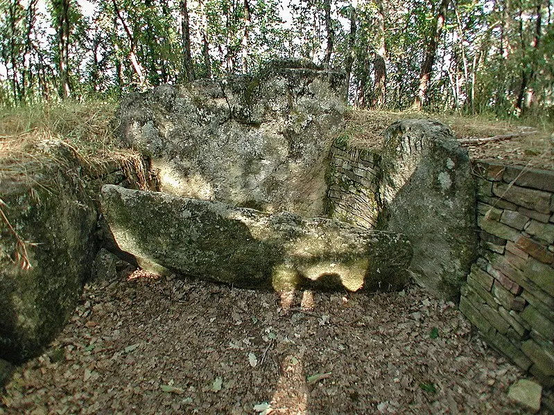 Picture of Dolmen of Verrerie-Vieille - This illustration was made by (User:Royonx) and re - © Creative Commons (https://creativecommons.org/licenses/by-sa/4.0/deed.fr)
