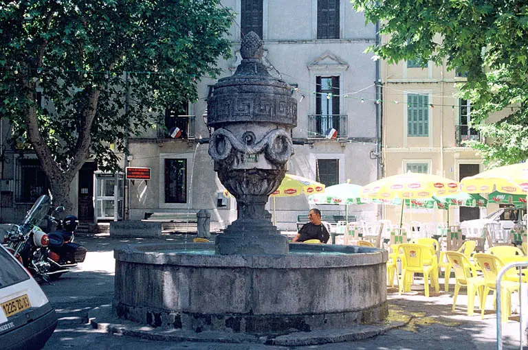 Picture of Fountain - POP Plateforme Ouverte du Patrimoine / Base Mérimée - © Monuments historiques