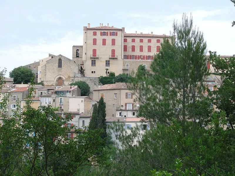 Foto de Castle y su parque - Jeremy Goff - © Creative Commons (https://creativecommons.org/licenses/by-sa/4.0/deed.fr)