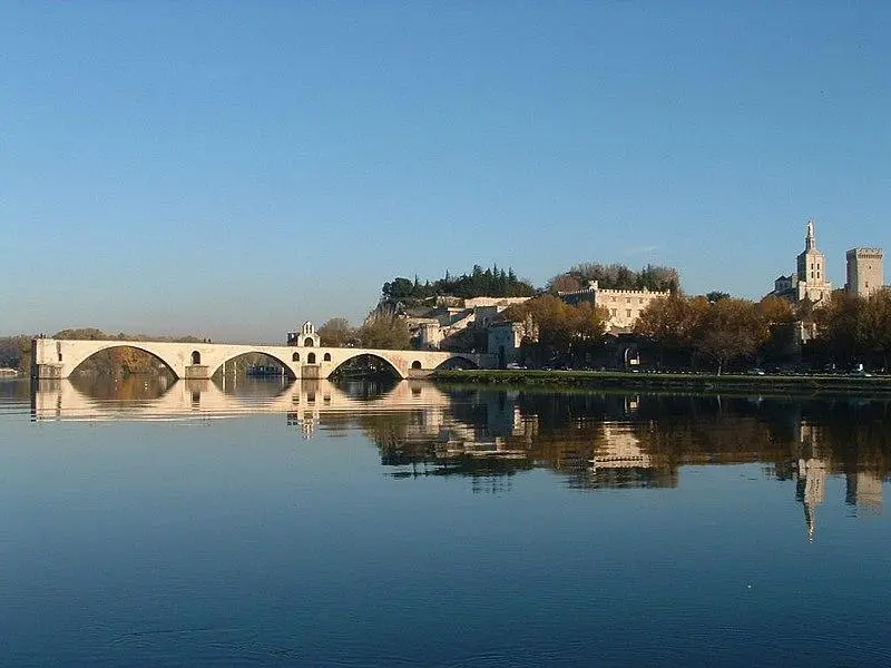 Foto von Kapelle und Saint-Bénézet-Brücke - Chimigi - © Creative Commons (https://creativecommons.org/licenses/by-sa/4.0/deed.fr)