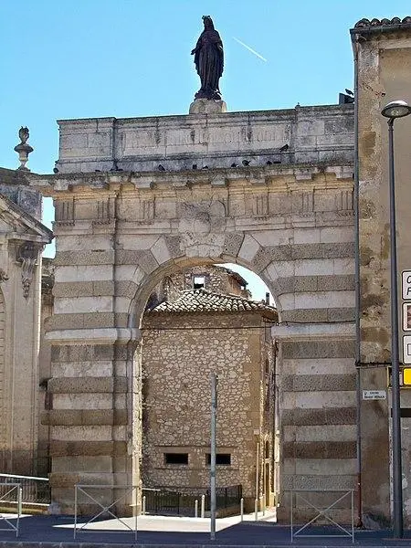 Foto von Porte d'Avignon - Véronique PAGNIER - © Creative Commons (https://creativecommons.org/licenses/by-sa/4.0/deed.fr)