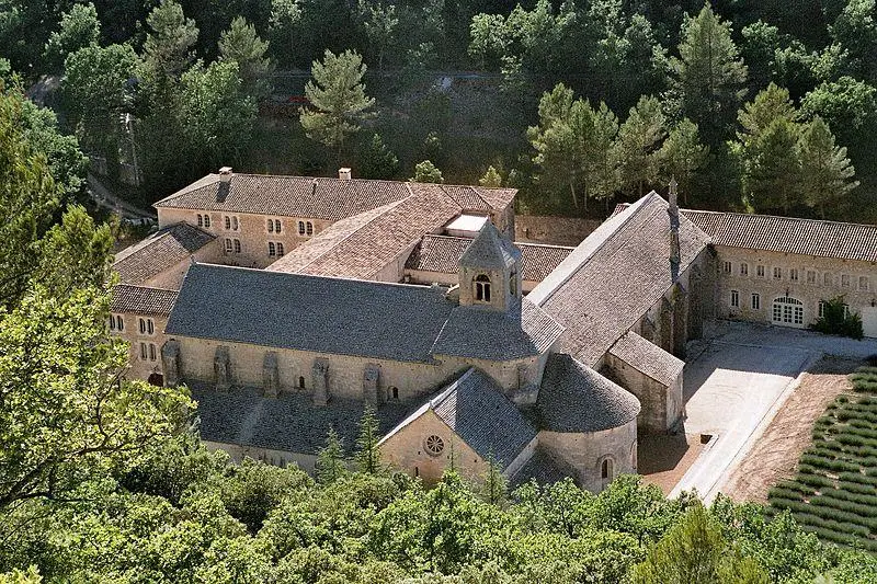 Foto von Sénanque Abbey (alt) - Greudin - © Creative Commons (https://creativecommons.org/licenses/by-sa/4.0/deed.fr)