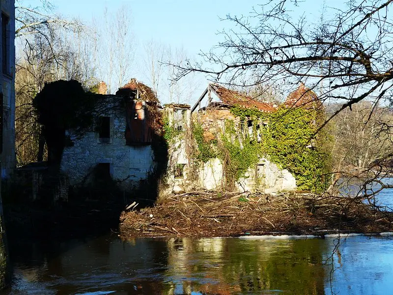 Picture of Château de Rognac - Père Igor - © Creative Commons (https://creativecommons.org/licenses/by-sa/4.0/deed.fr)