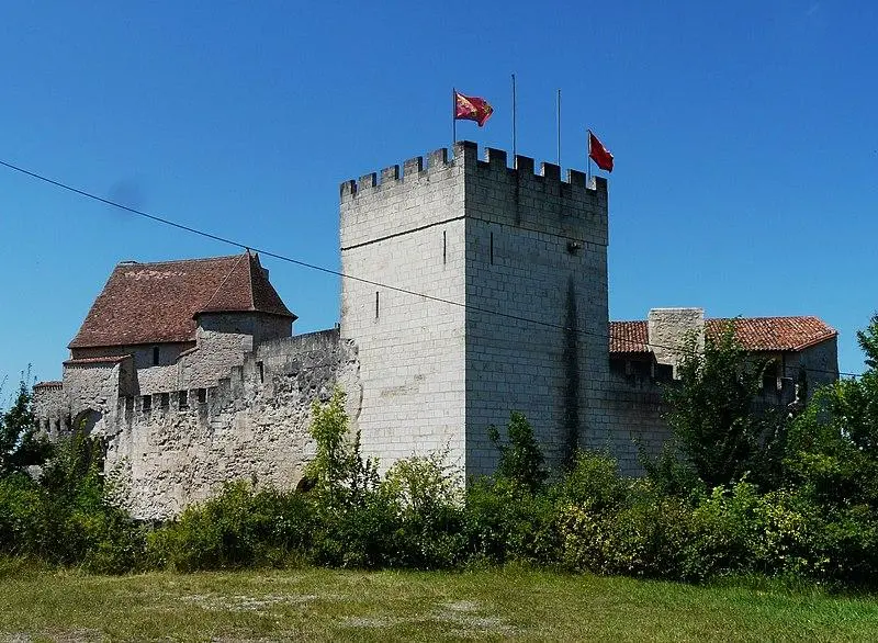 Foto von Schloss (Rest) - Père Igor - © Creative Commons (https://creativecommons.org/licenses/by-sa/4.0/deed.fr)