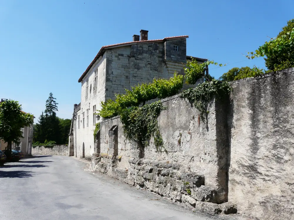 Foto di Castello - Sous licence Creative Commons (https://creativecommons.org/licenses/by-sa/4.0/deed.fr) - Par Père Igor - © Creative Commons (https://creativecommons.org/licenses/by-sa/4.0/deed.fr)