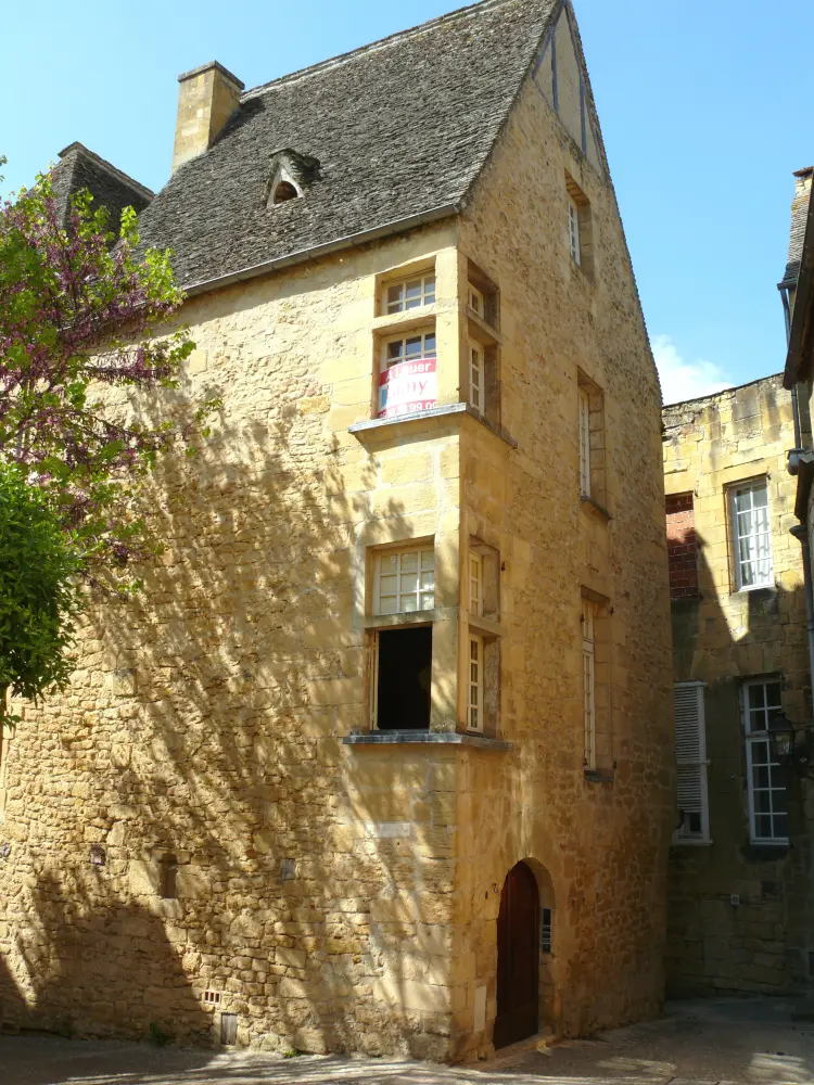Foto de Edificio - Sous licence Creative Commons (https://creativecommons.org/licenses/by-sa/4.0/deed.fr) - Par MOSSOT - © Creative Commons (https://creativecommons.org/licenses/by-sa/4.0/deed.fr)