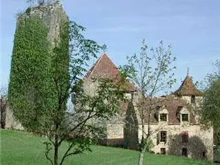 Foto de Torre inclinada de Vermondie - François de Pouqueville - © Creative Commons (https://creativecommons.org/licenses/by-sa/4.0/deed.fr)