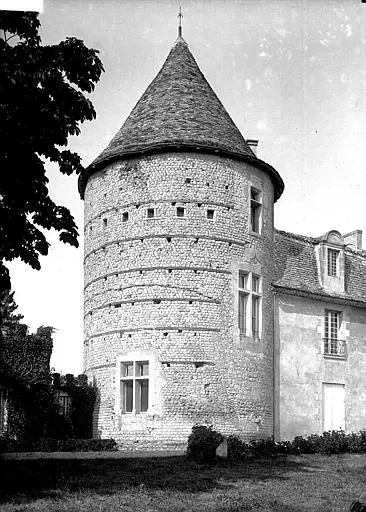 Foto di Rigale Château Tour - Sous licence Creative Commons (https://creativecommons.org/licenses/by-sa/4.0/deed.fr) - Par Gzen92Bot - © Creative Commons (https://creativecommons.org/licenses/by-sa/4.0/deed.fr)
