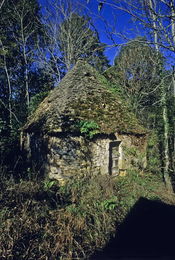 Foto di Cabina in pietra secca di peiremole - Sous licence Creative Commons (https://creativecommons.org/licenses/by-sa/4.0/deed.fr) - Par Dominique Repérant - © Creative Commons (https://creativecommons.org/licenses/by-sa/4.0/deed.fr)