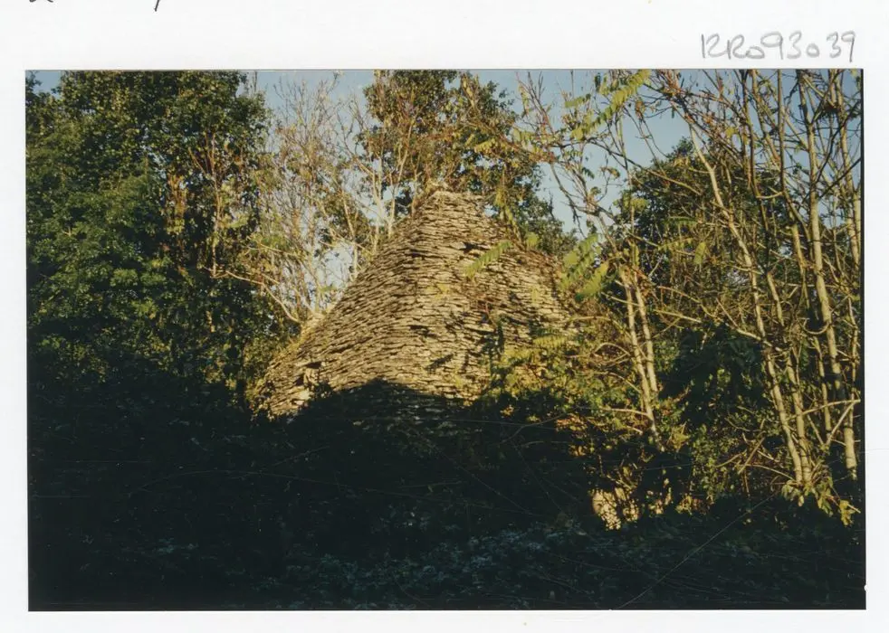 Foto di Cabina in pietra secca di peiremole - POP Plateforme Ouverte du Patrimoine / Base Mérimée - © Ministère de la Culture (France), Médiathèque du patrimoine et de la photographie, Tous droits réservés 