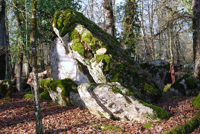 Foto de Dolmens - William Ellison - © Creative Commons (https://creativecommons.org/licenses/by-sa/4.0/deed.fr)