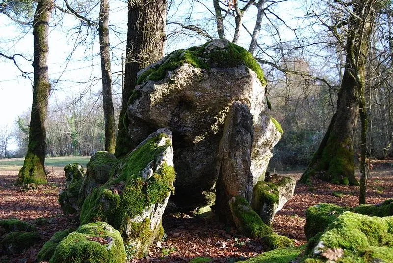 Foto de Dolmens - William Ellison - © Creative Commons (https://creativecommons.org/licenses/by-sa/4.0/deed.fr)