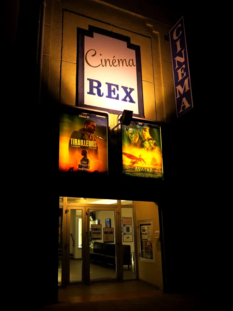 Foto de Old Rex Cinema - Sous licence Creative Commons (https://creativecommons.org/licenses/by-sa/4.0/deed.fr) - Par Olybrius - © Creative Commons (https://creativecommons.org/licenses/by-sa/4.0/deed.fr)