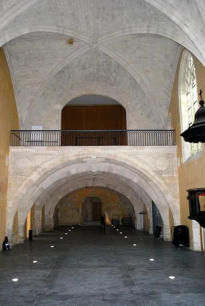 Foto de Ex Convento de Anunciades, conocido como Maison de la Mericorde, actualmente sede de la Dirección Regional de Asuntos Culturales - William Ellison - © Creative Commons (https://creativecommons.org/licenses/by-sa/4.0/deed.fr)