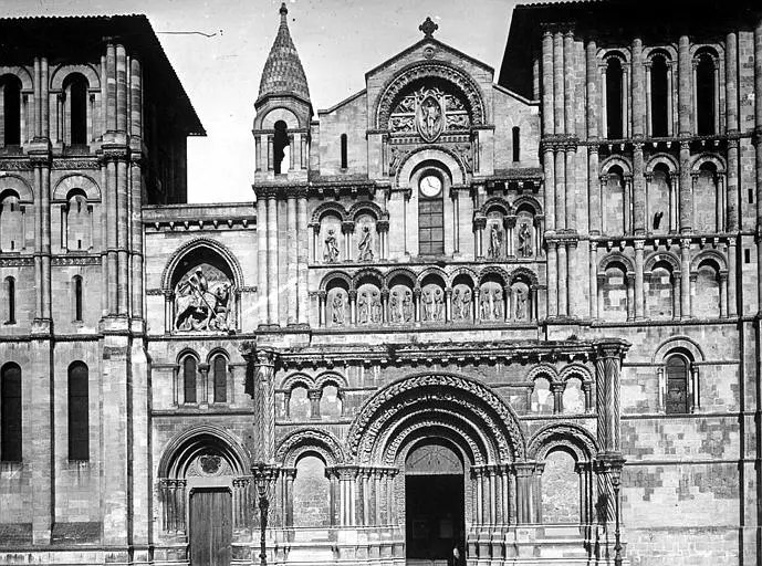 Picture of Sainte-Croix Church - POP Plateforme Ouverte du Patrimoine / Base Mérimée - © Ministère de la Culture (France), Médiathèque du patrimoine et de la photographie, diffusion RMN-GP